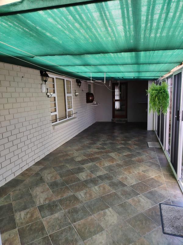 4 Bedroom Property for Sale in Sandbaai Western Cape
